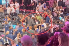 pg官网今夜突围战来临；洛杉矶湖人围绕NBA季后赛更衣室发声；更衣室稳定；临场指挥获称赞的简单介绍