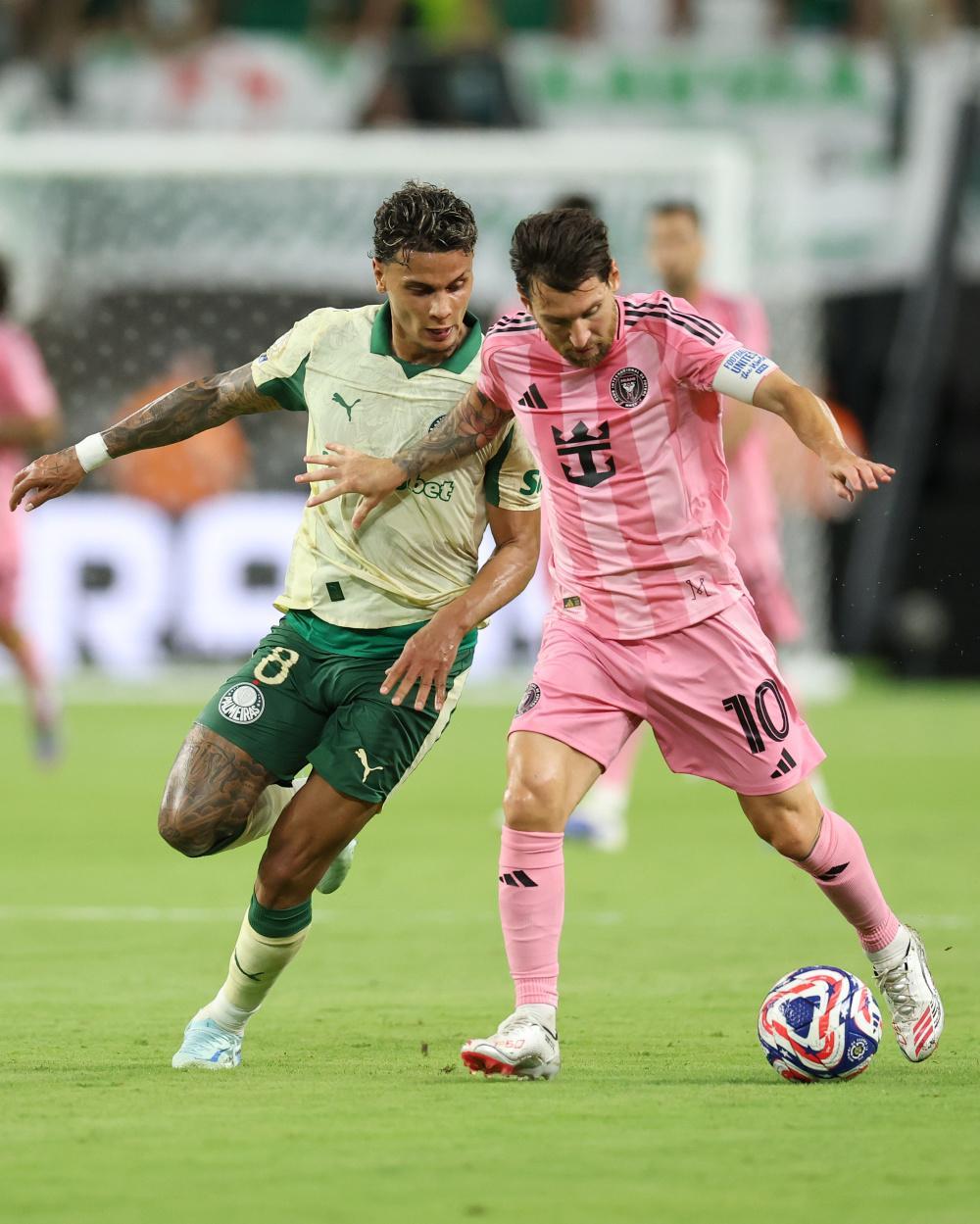 巴黎圣日耳曼发布备战花絮，今晨临场应变，欧超杯任务艰巨，阵容厚度经受考验的简单介绍