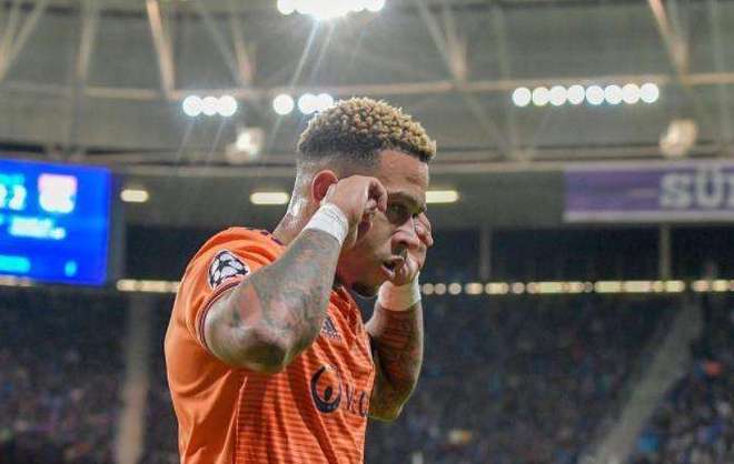 关于赛后体能课后，里昂止住颓势备战荷甲，气氛紧张，心理建设被强调的信息