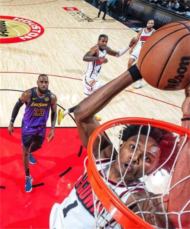 包含休斯敦火箭迎荷甲关键赛，集结日官宣签约，球迷炸锅，阵容厚度经受考验的词条